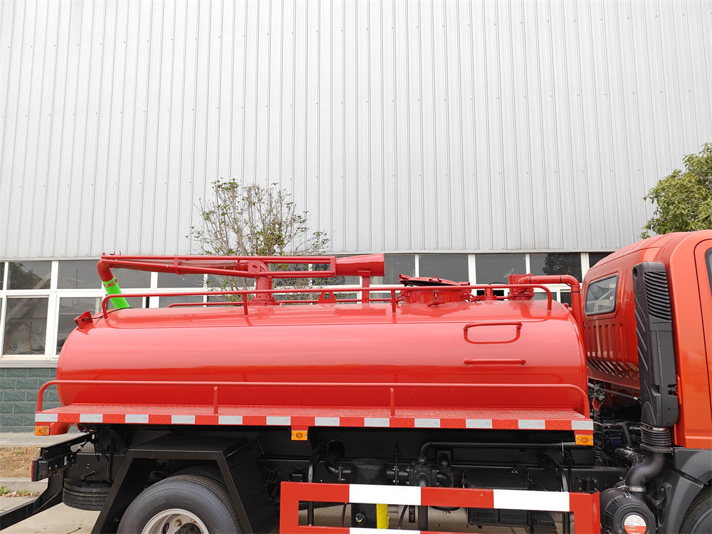 HOWO RHD 4 CBM vacuum pumper truck