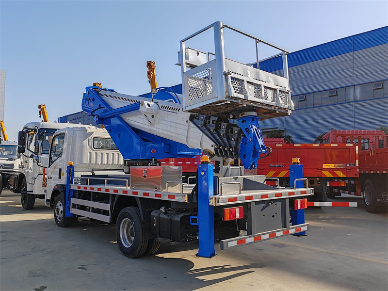 Howo 4x2 18m aerial platform truck