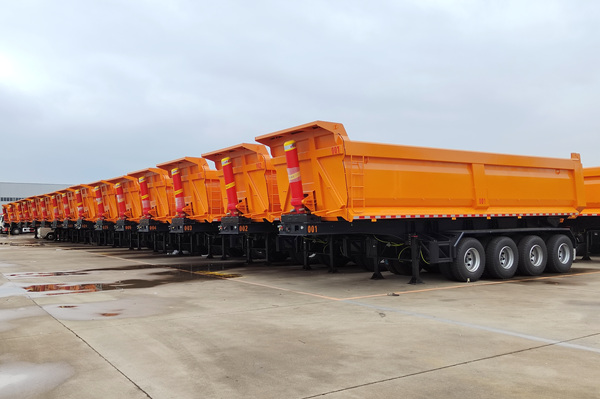 Dump semi-trailer shipment