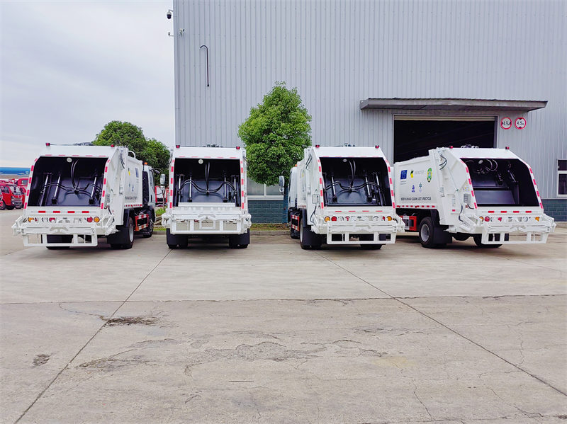 Howo REAR LOAD GARBAGE TRUCK 