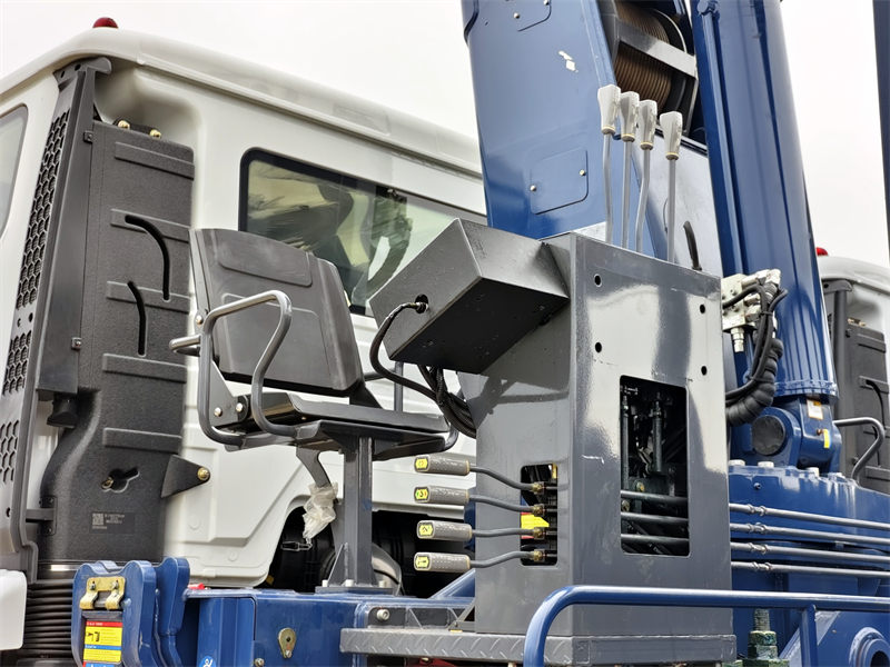 HOWO NX 6x4 20tons telescopic crane truck