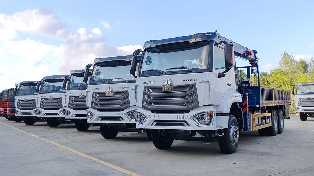 تم تسليم 5 رافعات HOWO مثبتة على شاحنات إلى أنغولا