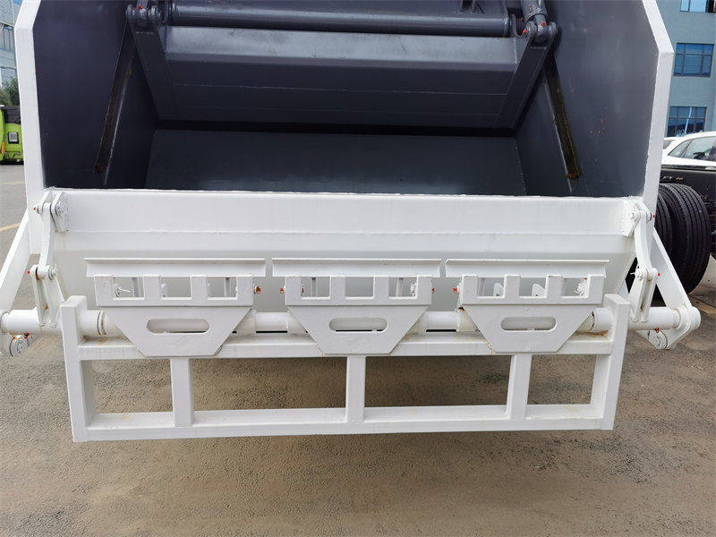 HOWO waste compactor truck