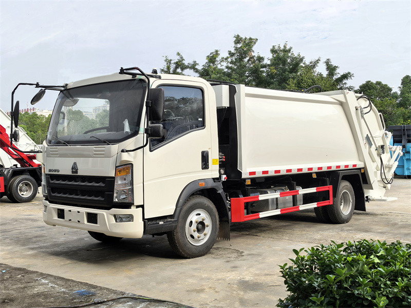 Sinotruk HOWO 8cbm waste compactor truck