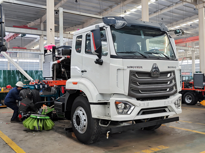 HOWO NX  road sweeper truck