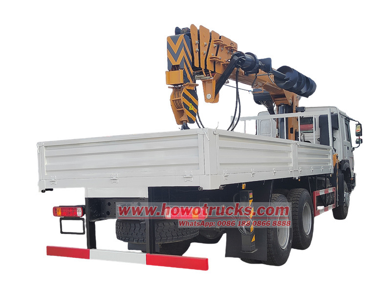 HOWO 6×6 boom crane truck