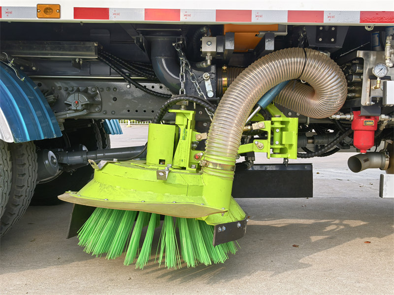 HOWO cleaning sweeper truck