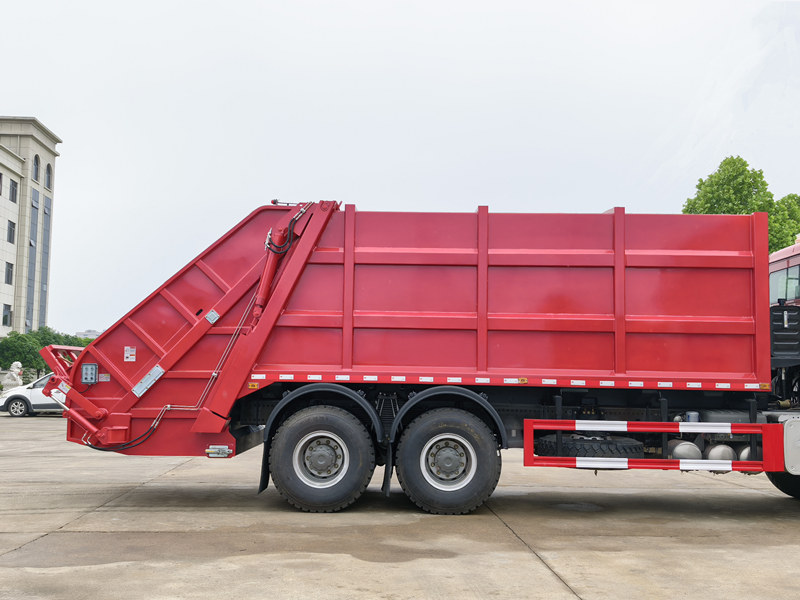 HOWO trash compactor truck