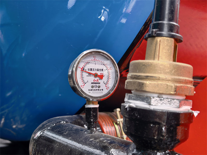 HOWO vacuum pump sewage truck