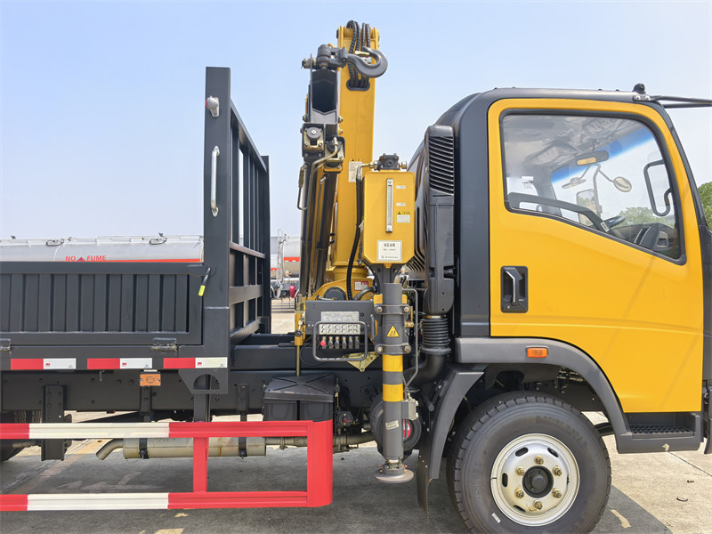 HOWO light 5tons knuckle crane truck HOWO light 5tons knuckle crane truck