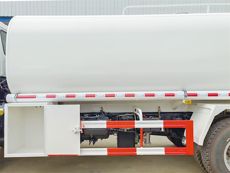 HOWO M7 15000L water tank truck